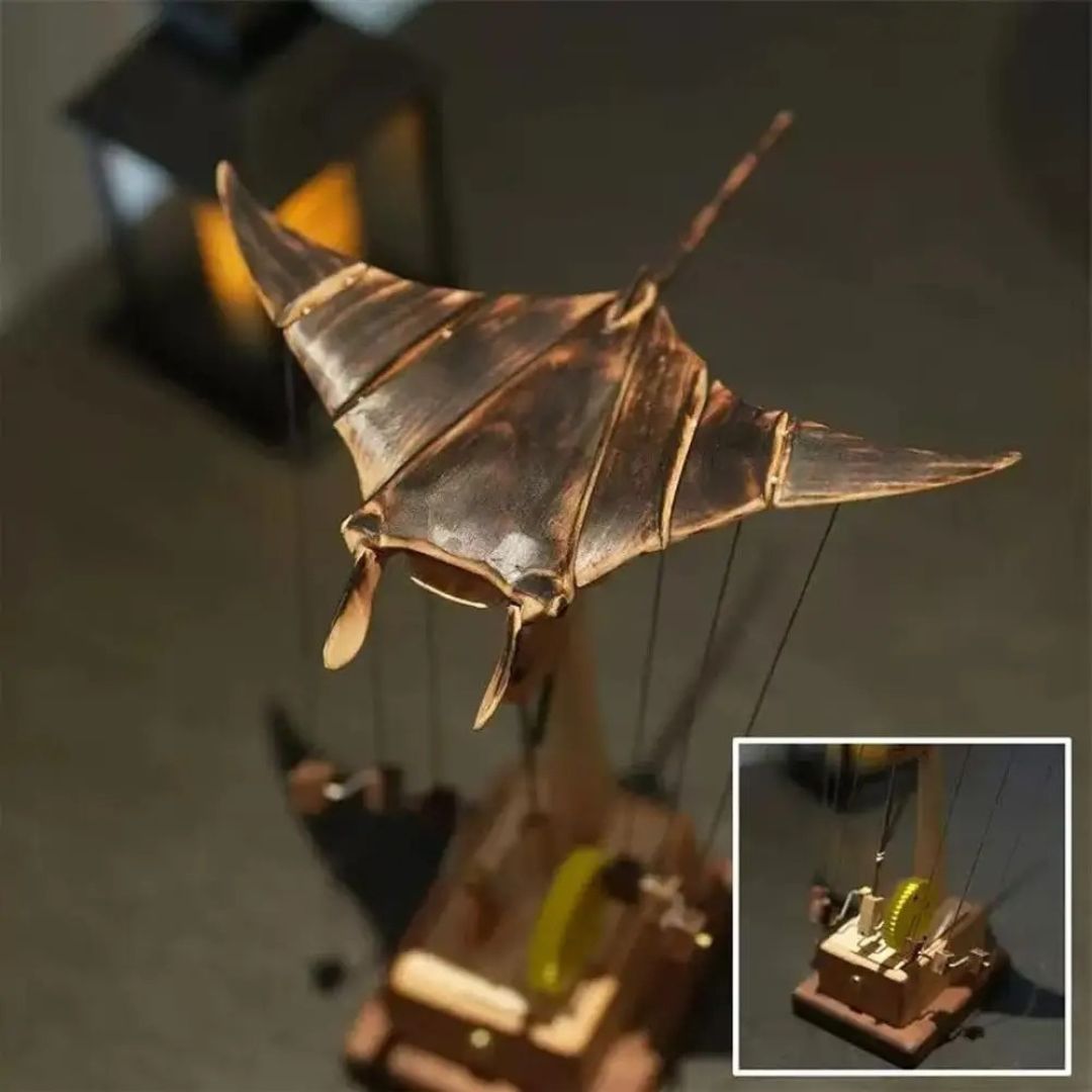 AquaRay™ – Electric Bionic Manta Ornament